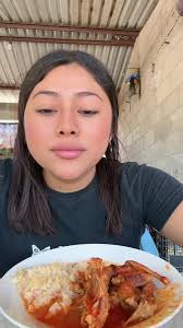 Comiendo Iguana con Guilotas y Paita: Una Delicia