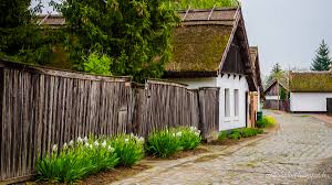 Csongrád is a town in csongrád county in southern hungary. Csongrad Feltve Orzott Kincsei A 300 Eves Nadtetos Halaszhazak Sokszinu Videk
