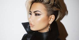 Demi lovato is the latest pop sensation to debut a shorter new haircut. Demi Lovato Shaved Half Her Head For A Dramatic New Look