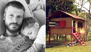 Rodrigo hilbert rejeita r�tulo de ''hom�o da porra'' por suas habilidades: Rodrigo Hilbert Constroi Casa Para Os Filhos E Homens Reclamam Que Nao Esta Dando Para Competir 98fm Curitiba Sintonize 98 9