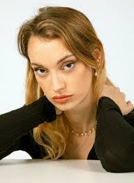 Sarah Florez's Instagram, Twitter & Facebook