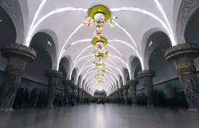 De haut en bas et de gauche à droite : North Korea S Metro Stations Are Not What You Would Expect Architectural Digest