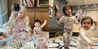 Rasanya semua tahu hanis zalikha antara selebriti yang sering memuat naik foto dan setiap ibu bapa mempunya cara tersendiri dalam membesarkan anak mereka buat selebriti pula, kalau ibu bapa. Lepas Main Mesti Kemas Dua Tips Didik Anak Cara Hanis Zalikha Lembut Tapi Tegas