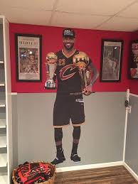 Basketball Bedroom Lebron James Of The Cleveland Cavaliers Visit Us And Follow Us On Pinterest For All Your Home Decor And G Keller Ideen Lebron James Keller