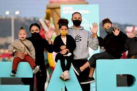 Wardell stephen curry ii was born on march 14,1988 in akron, ohio and was raised in charlotte, north carolina. Steph Curry Ayesha Curry Give To 1 000 Families At Christmas Event