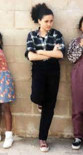 Meghan markle outside buckingham palace in 1996 credit: Intimate Images Capture Meghan Markle S Blissful Teenage Years Meghan Markle Prince Harry And Meghan Princess Meghan