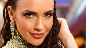 Professora que se afastou do Dança dos Famosos está na final de programa  nos EUA