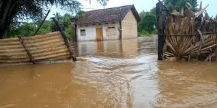 தொடரும் சீரற்ற காலநிலை - 10,958 பேர் பாதிப்பு - Tamilwin