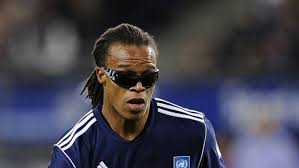 Edgar Davids phải đeo kính suốt thời gian thi đấu vì căn bệnh rất khó phát  hiện