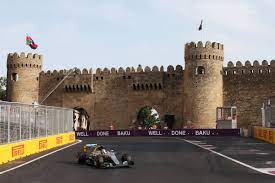 A red bullok ütköztek, hamilton ajándékgyőzelmet ünnepelt bakiban. Tudnivalok Az Azeri Nagydij Elott M4 Sport