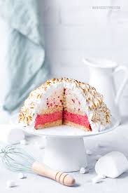 Baked Alaska Eisbombe Mit Rhabarber Erdbeeren Marshmallow Nicest Things Eisbombe Gefrorene Desserts Fruhling Kuchen