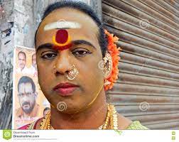 Indou — indou, oue → hindou indou, oue ɛ̃du adj. Portrait De L Homme Indou Indien Habille Comme Femme En Dehors De Temple Pendant Le Bonalu Un Rituel Photo Editorial Image Du Portez Sari 75182916