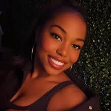 Amelia Flora (@ameliaflora)