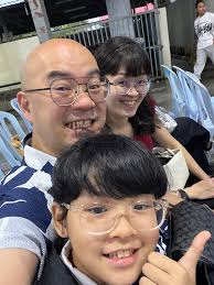 Without realising my daughter is graduating from her primary school today.  Life always pushed me nonstop, without giving me the luxury of stopping to  rest or look back. However, whenever it comes