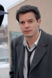 James de GH9 (alias James el Loco) ahora parece un detective de los 90. :  r/BigBrother