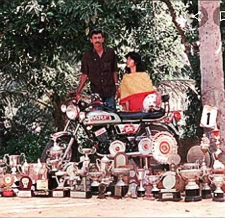 Jagat sir & Anita Nanjappa well known couple in motor racing. Follow us on @twin_barrelz . . . . #yamahard #rd350 #twinhearts #rajdoot350 #praelleltwin #rdkerala #rdkochi #rdowners #godsownlords #rd_design #yamahard350 #twincylinders ...