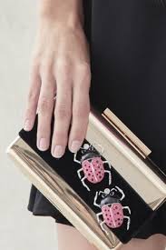Estos espejos son de tamaño ideal para el bolso, de esta maneras, se podrán retocar en todo los regalos de boda tienen que ser útiles y diferentes. Comprar Online Bolsos De Boda De Vestir Y De Fiesta Apparentia
