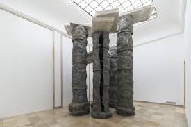 Die freunde haus der kunst unterstützen und fördern das haus der kunst. Phyllida Barlow Frontier Haus Der Kunst Munich Flash Art