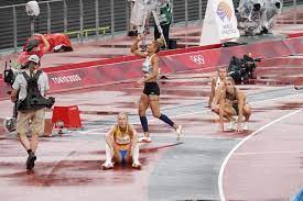 Un total de cincuenta y seis atletas representarán a #españaatletismo (32 hombres y 24 mujeres).casi cinco años de espera que llegan a su fin. 8q9wzbyyvlknim