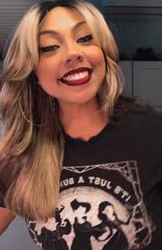 Aliya's Cozy Home Decor Style and Bringing the Outdoors In