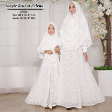 Kumpulan desain model gamis modern kombinasi brokat batik dengan gaya muslim sampai casual. Baju Gamis Couple Helena Brokat Busana Muslim Modern Butik Jingga