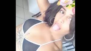 NOVINHA FAMOSINHA PAGANDO PEITINHO EM LIVE @MILGRAUHOTT 