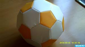 Kemenangan pada permainan sepak bola ditentukan oleh selisih gol yang masuk ke lapangan sepak bola disebut juga lapangan hijau atau football field. Kelas Sarjana Bola Bola Volumetrik Yang Terbuat Dari Kertas Tip Berguna 2021