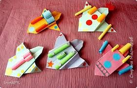 поделки своими руками к дню космонавтики в детском саду Podelki Ko Dnyu Kosmonavtiki Mnogo Idej Svoimi Rukami Dlya Detej Detskogo Sada I Shkoly Na 12 Aprelya V 2020 G Detskie Podelki Rakety Podelki Remesla