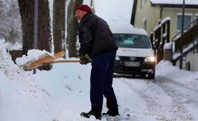 Die polizei appelliert an autofahrer, der witterung angepasst und. Selb Burger Haben Schnee Im Griff Selb Frankenpost