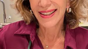 Afastada da TV há 6 anos, apresentadora veterana afirma: ‘Não tenho saudade’