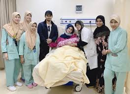 Pasangan pelakon terkenal, aeril zafrel dan wawa zainal berkongsi beberapa keping gambar yang memaparkan sekitar hiasan. It S A Girl Congratulations To Aeril Zafrel And Wife Wawa Zainal