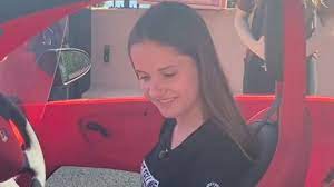 Davina is turning 18 years old in she is the child of a popular celebrity like brooklyn beckham. Davina Geiss 16 Bekommt Ihr Drittes Auto Zum Geburtstag Promiflash De