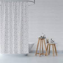 Con lo scopo di o ffrire privacy a chi sta facendo il bagno o la doccia. Come Scegliere Le Tende Doccia Leroy Merlin