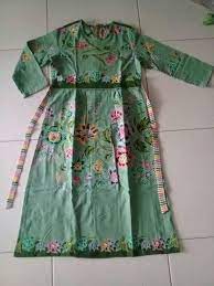 Panjang 2.35 m lebar 1.15 m kain jarik gendong bayi bahan sanforize asli halus tebal dan dijamin tidak luntur. Hana Konveksi 2 Kain Jarik Gendong Yg Disulap Jd Gamis Facebook