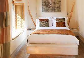 The colorful elements of decor looks impressive on such background. 41 Striking Africa Inspired Home Decor Ideas Digsdigs