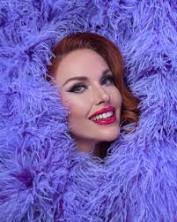 Burlesque Entertainer and MODERN pinup icon: Ginger Watson