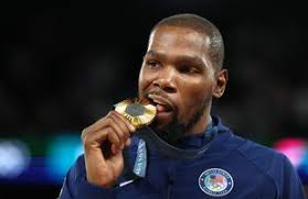 LeBron James bauð upp á þrennu í fimmta sigri Lakers í röð