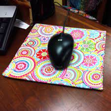 Homemade Mousepad Put Thick Cardboard In It To Make It Stiff Good Idea My Work Mousepads Get Yuuuuckyyy Diy Crafts Sewing Tutorials Crafty