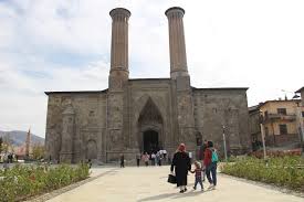 Selçuklu sultanı alaaddin keykubat'ın kızı hundi hatun veya i̇lhanlı hanedanlar. Cifte Minareli Medrese Hatuniye Medresesi Haberi Arkeolojik Haber Arkeoloji Haber Arkeoloji Haberleri
