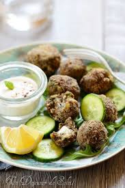 Boulettes D Agneau Au Chevre Sauce Yaourt Et Sesame Un Dejeuner De Soleil Recettes De Cuisine Recette A Base De Viande Boulette D Agneau