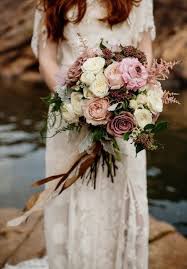 Qu'ils soient champêtres, modernes ou vintages.vous trouverez forcément le bouquet de mariée qui vous convient dans notre collection tendance ! 10 Styles De Bouquet De Mariee Pour Trouver Le Votre