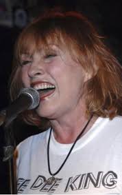 I think Debbie Harry looks like Terri Nunn, don't you? PS: in the 80s. 😁