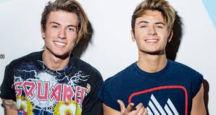 Manda un messaggio a federico rossi o al suo staff. Da Oggi Sarai Sempre Dentro Di Noi Grave Lutto Per Il Duo Benji Fede Annullati Tutti Gli Impegni A Un Anno Dalla Morte Del Padre Nuovo Brutto Colpo Per Federico Rossi