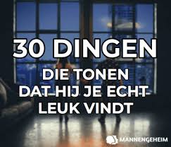 Een man is geprogrammeerd om aantrekkelijke vrouwen te beschermen. 30 Dingen Die Een Man Doet Als Hij Je Echt Leuk Vindt