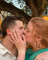 Hi everyone! My name is Sarah James with Sarah James Photography and I am  hosting a mini session day at The paca house and gardens in Annapolis