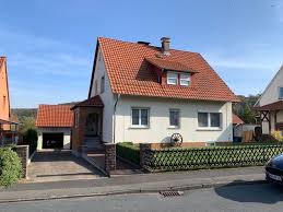 Haus hardenberg das heute als bauernhof genutzte haus hardenberg war einst eine wasserburg, die im besitz der herren von arnsberg stand. Haus Zum Verkauf Plesseblick 5 37176 Norten Hardenberg Mapio Net