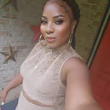 Sonja Windham's Instagram, Twitter & Facebook