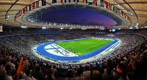 Das berliner olympiastadion im stadtteil westend ist eines der größten leichtathletikstadien der welt. File Berliner Olympiastadion Night Jpg Wikipedia