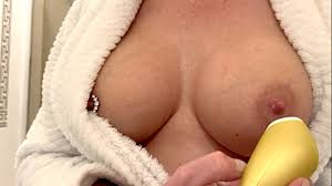 Testing my new Toy for Sucking Nipples... maybe next time my Clit 😂💋