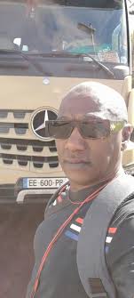 Ti terrain devant bloc H chaudron en 1973. Nou té tape ballon avec joupir  bedani gobelin cerveau fruteau defondemiere. Meilleurs souvenirs ♥️